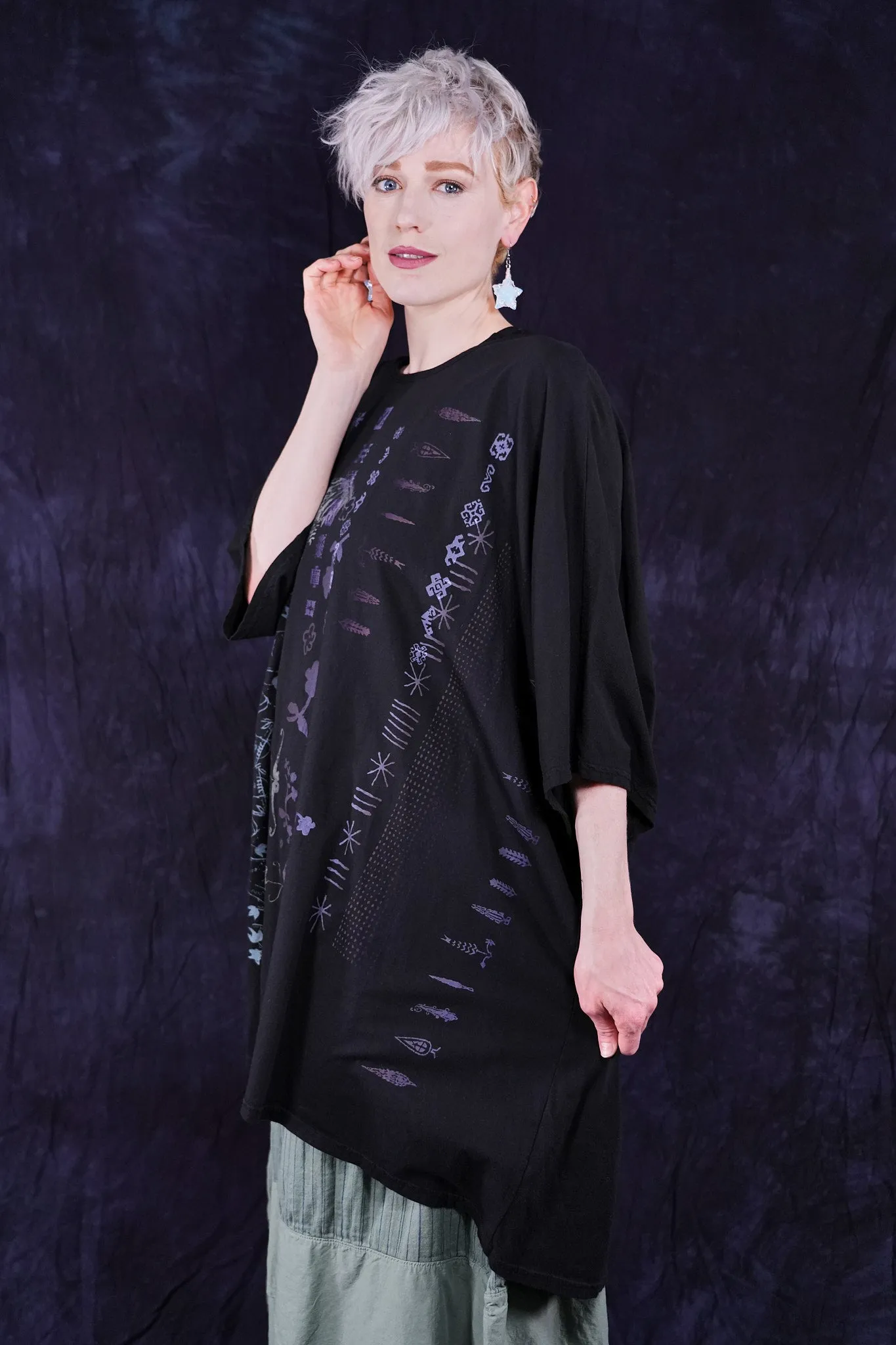 1255 Art Tee Francesca Black-Assisi Arch