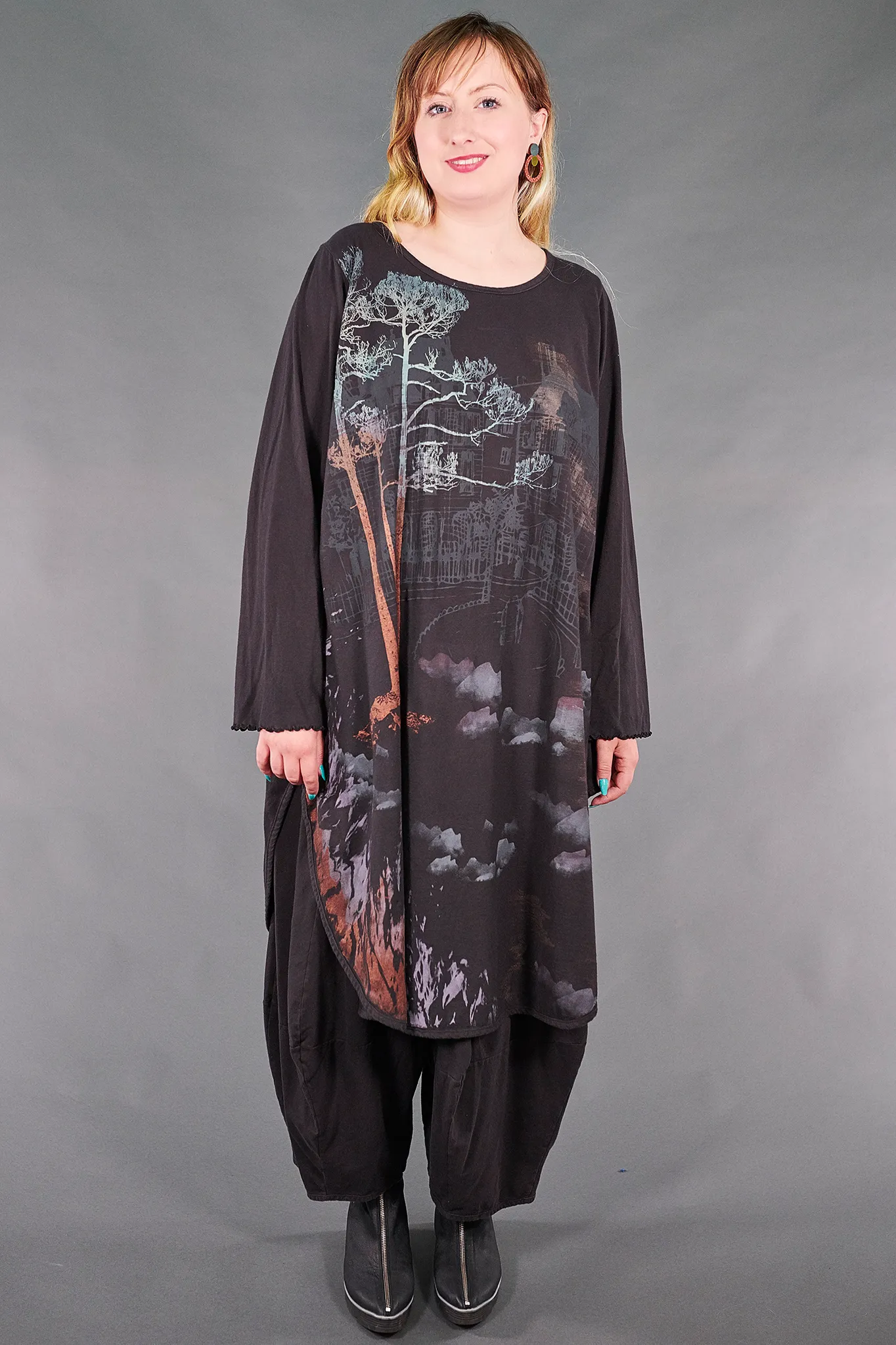 1257 Natalia Tunic-Noir-Solitary Grove