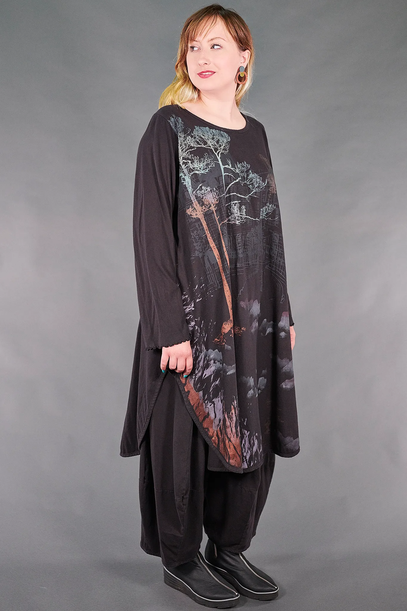 1257 Natalia Tunic-Noir-Solitary Grove