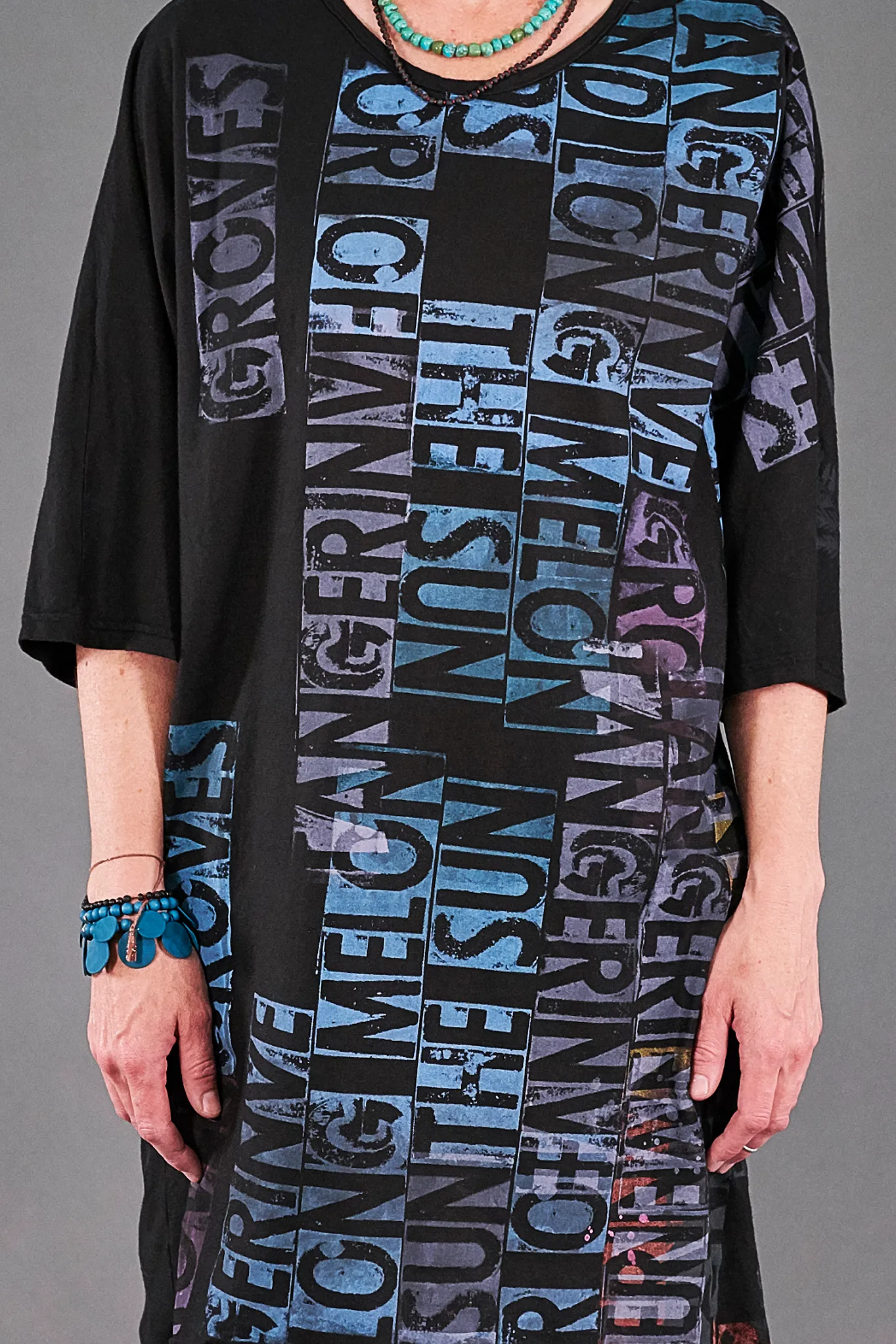 1564 Euro Slim Fit Art Tunic Magpie Black-Printer's Press