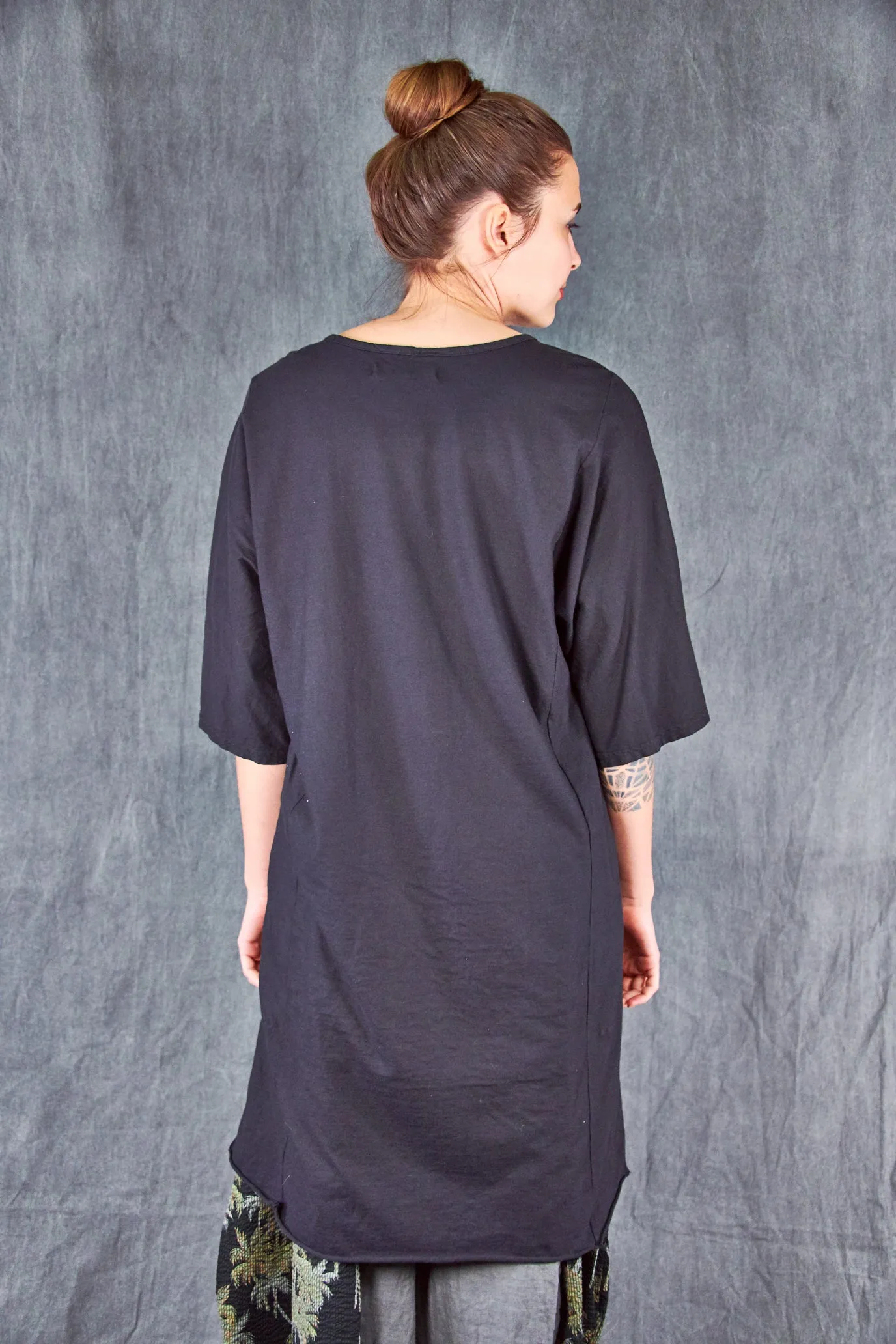 1564 Euro Slim Fit Art Tunic Magpie Black-Stitch Work Sampler