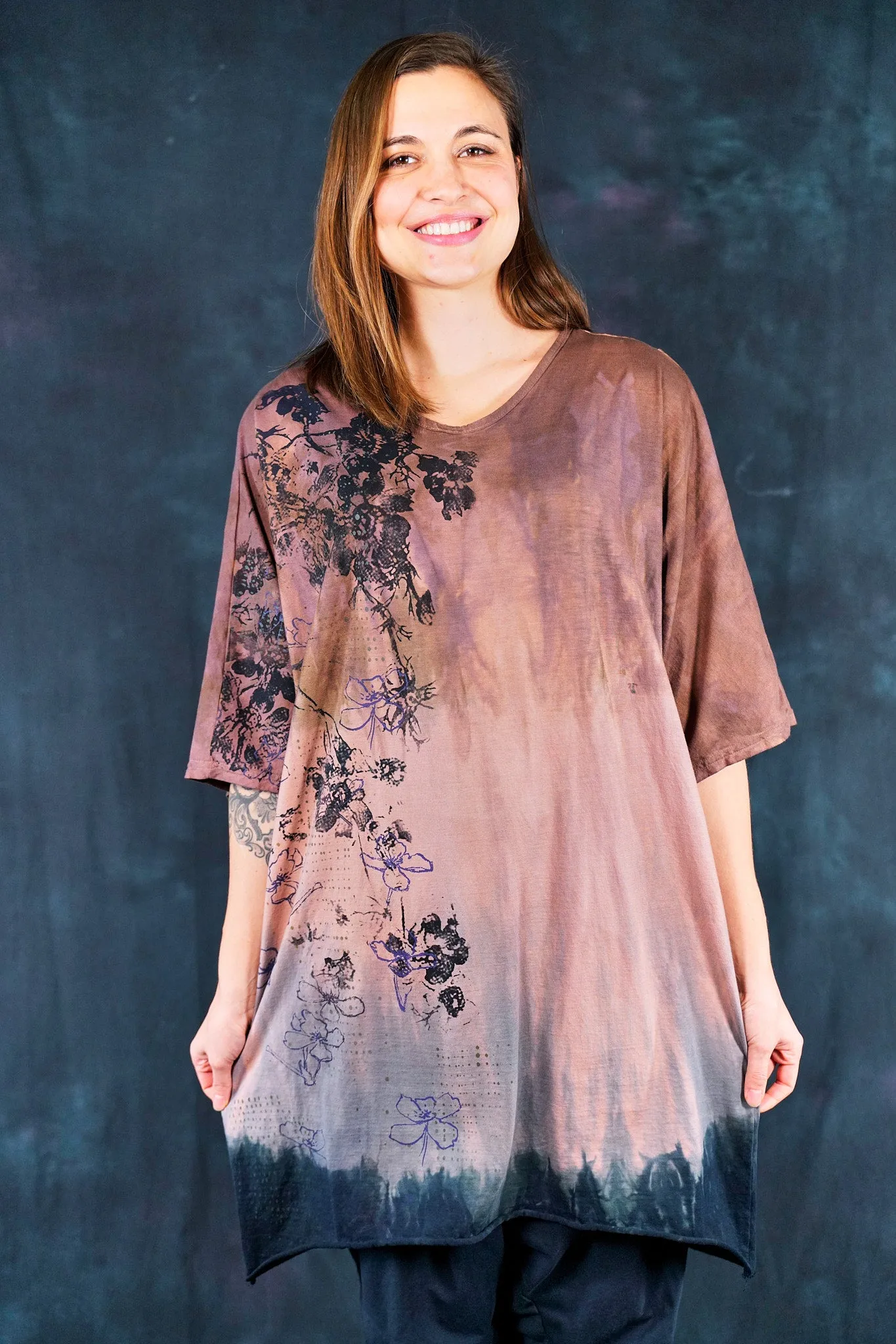 1564HD Euro Slim Fit Art Tunic Mocha Charcoal Flora Singe