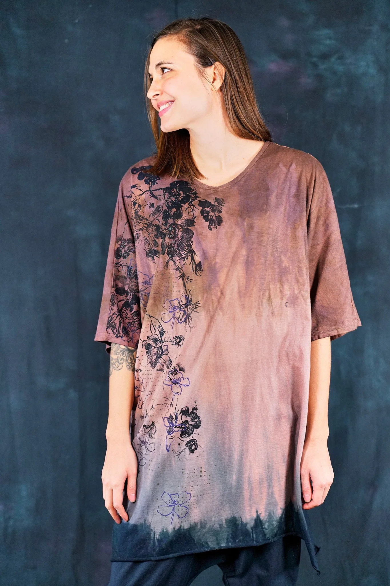 1564HD Euro Slim Fit Art Tunic Mocha Charcoal Flora Singe