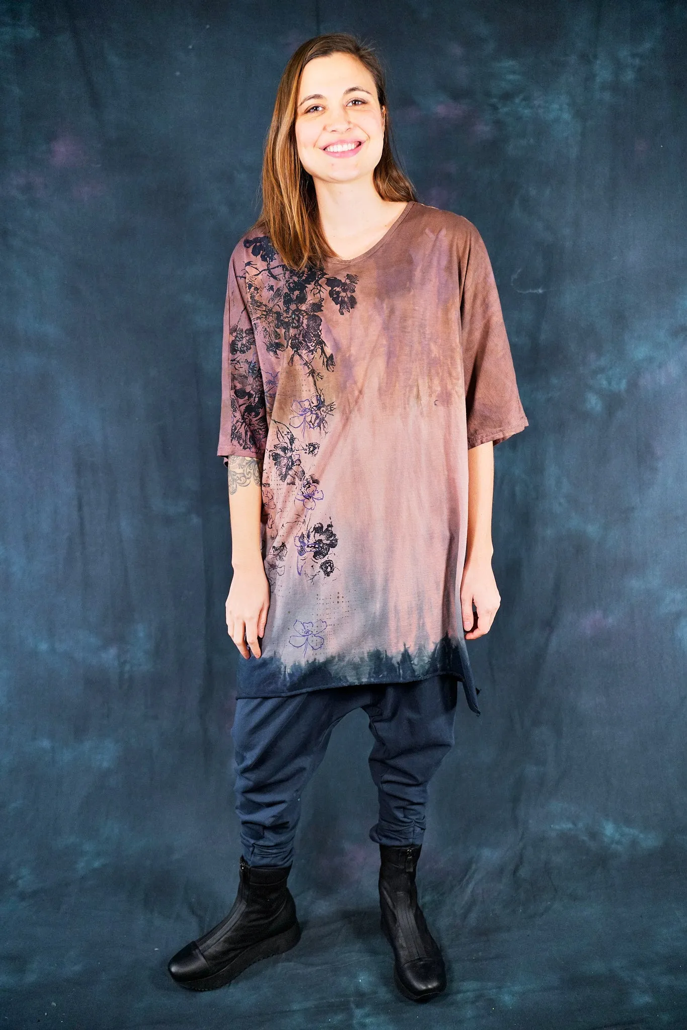 1564HD Euro Slim Fit Art Tunic Mocha Charcoal Flora Singe