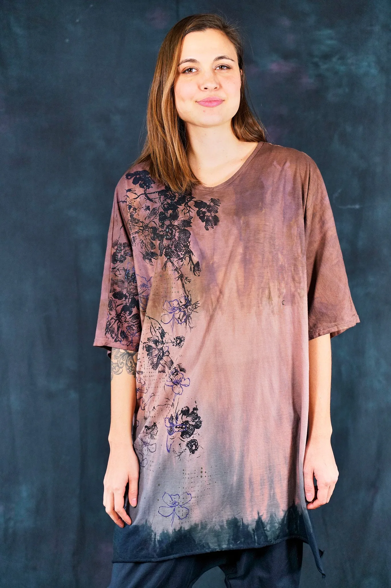 1564HD Euro Slim Fit Art Tunic Mocha Charcoal Flora Singe