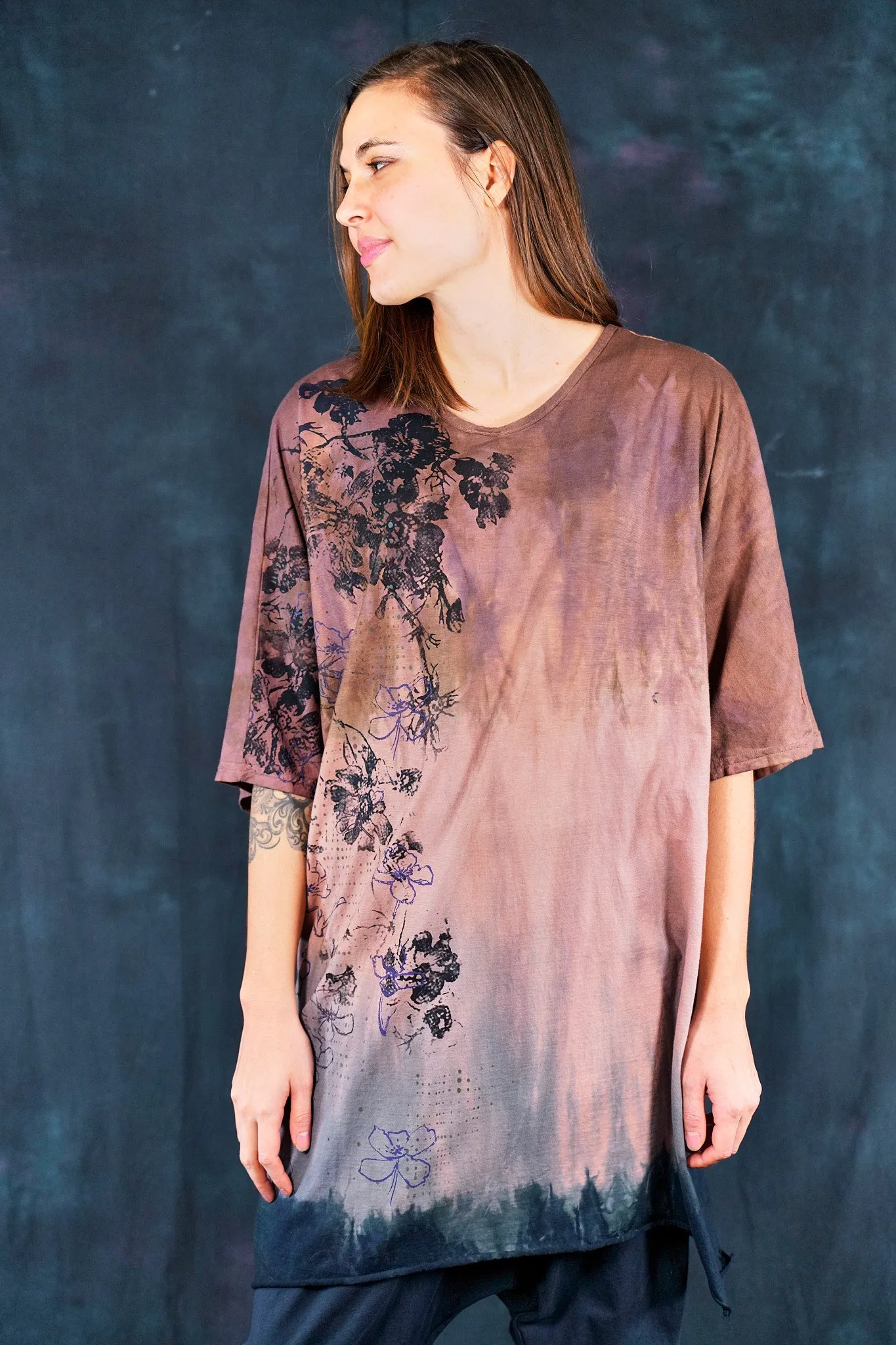 1564HD Euro Slim Fit Art Tunic Mocha Charcoal Flora Singe