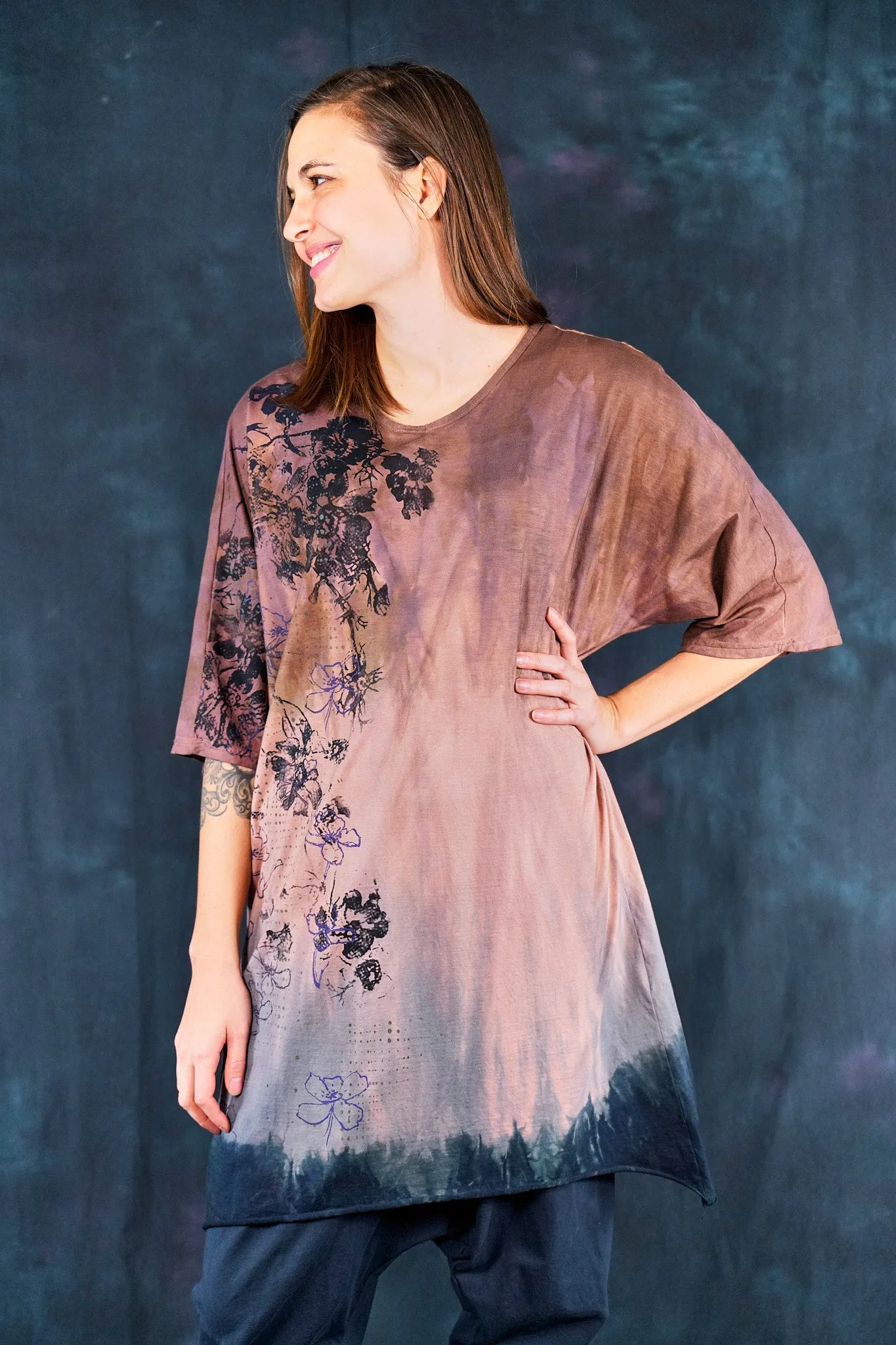 1564HD Euro Slim Fit Art Tunic Mocha Charcoal Flora Singe
