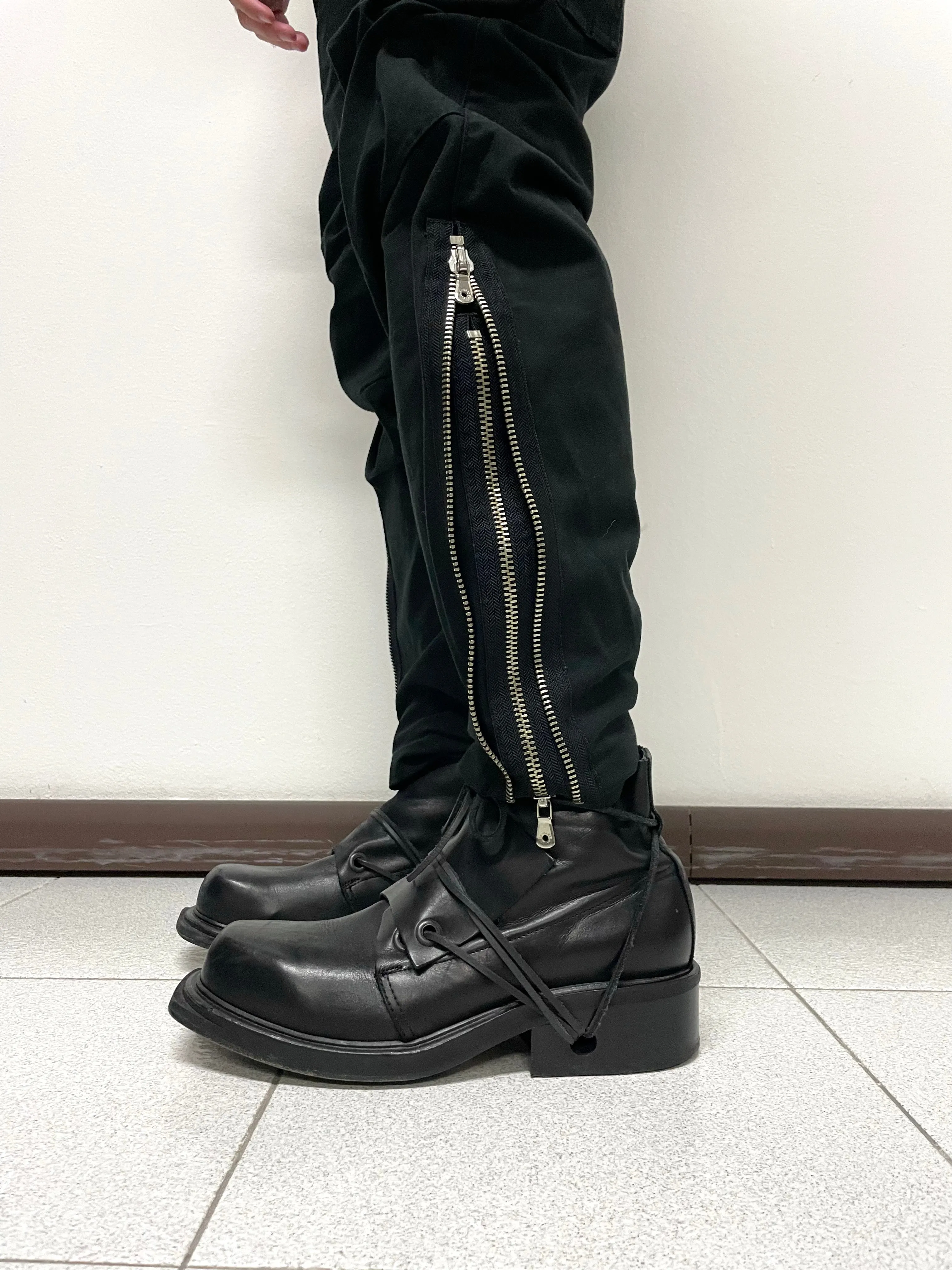 2000s Dolce & Gabbana zipper cargo pants