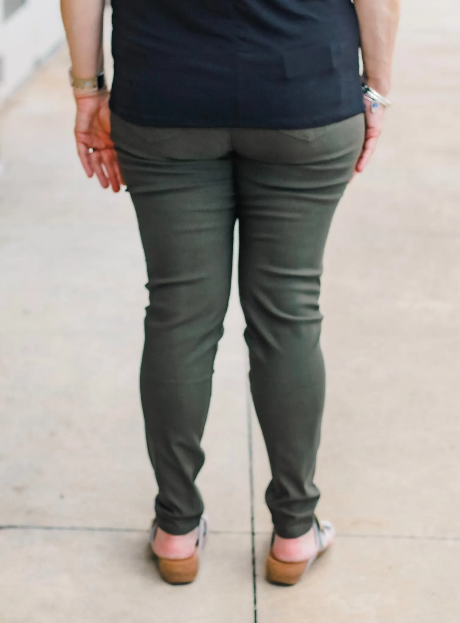 I Mean Business Superstretch in Dark Olive