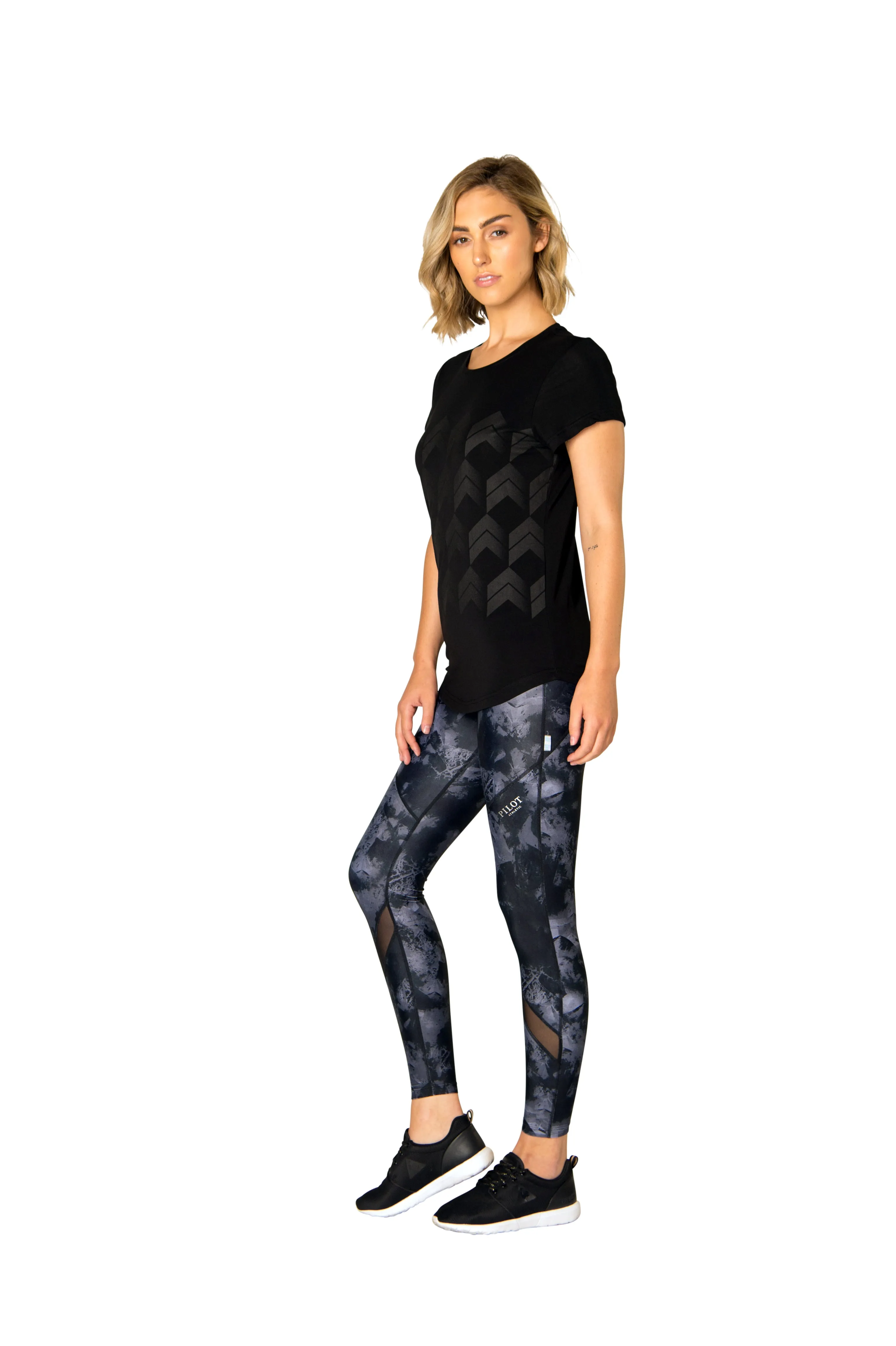 JEAN CHEVRON-REPEAT SCOOPED TEE - BLACK