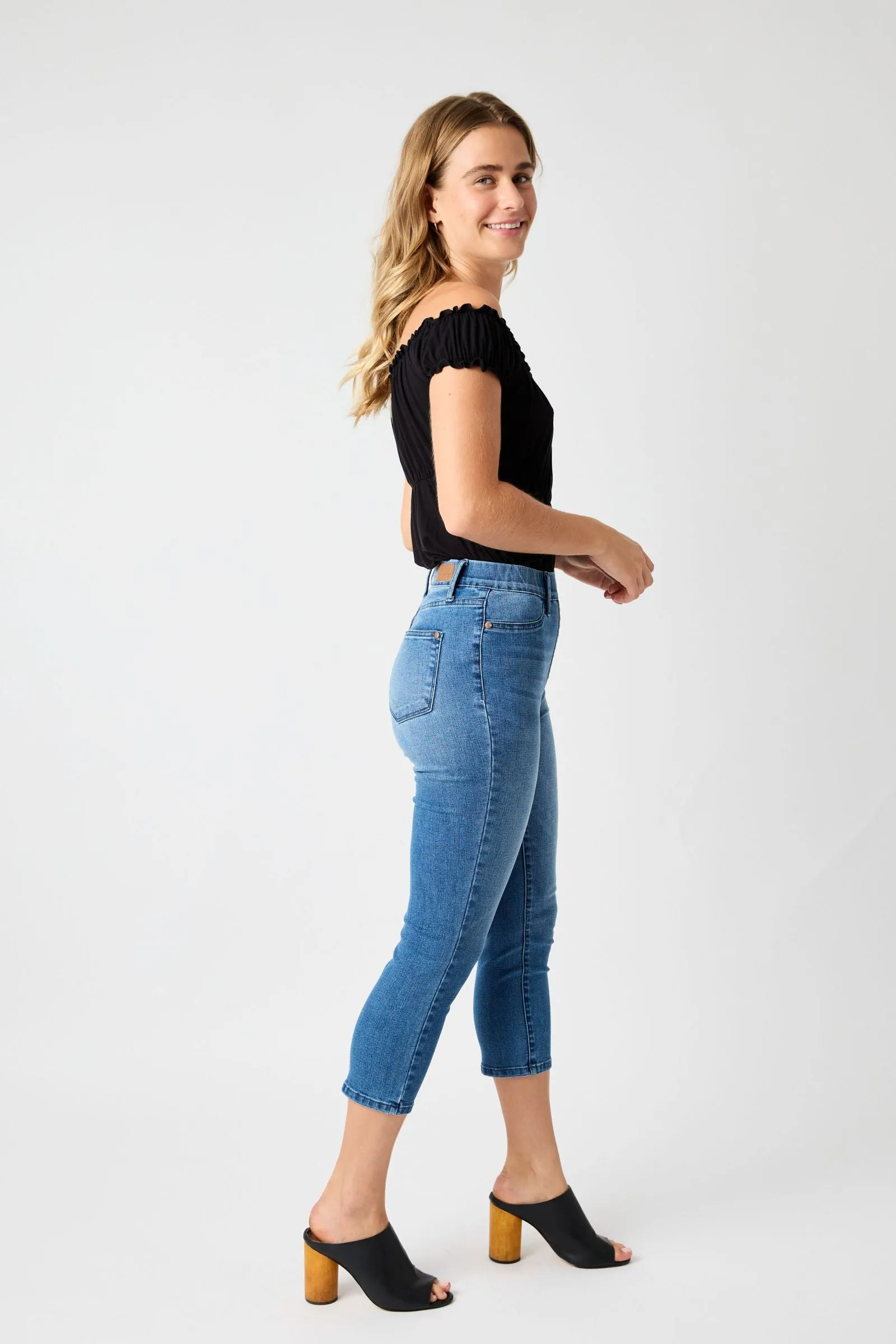 Judy Blue | Cooling Denim Pull On Capris