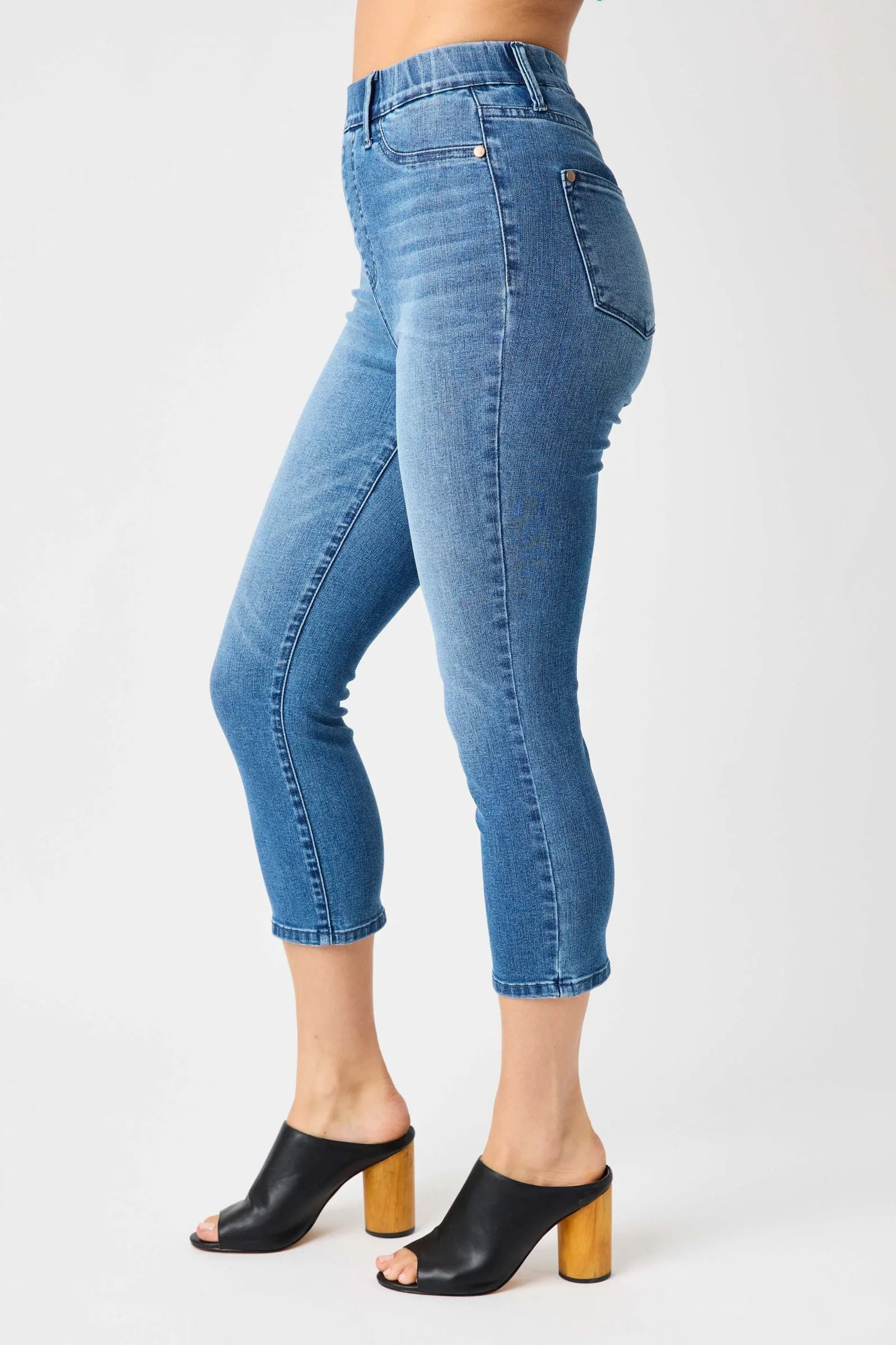 Judy Blue | Cooling Denim Pull On Capris