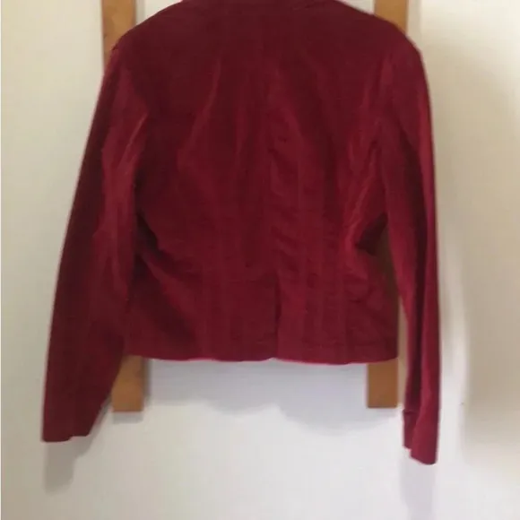 Kikit Jeans burgundy/ red jacket. Cute button detailing.