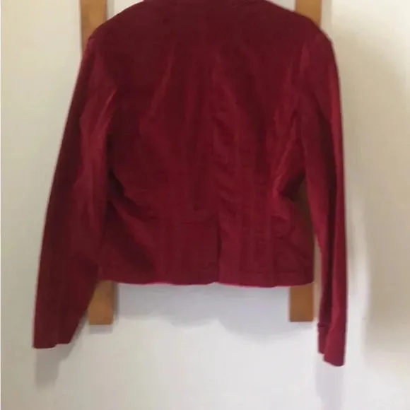 Kikit Jeans burgundy/ red jacket. Cute button detailing.