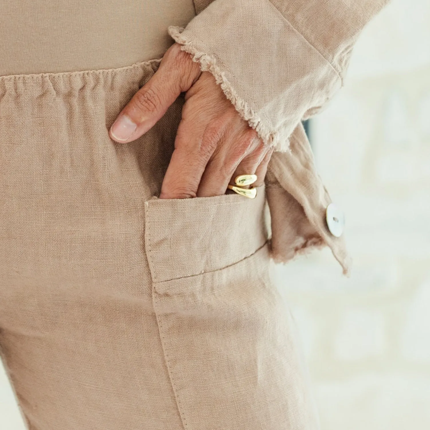 Linen Capri w/2 Large Open Pockets