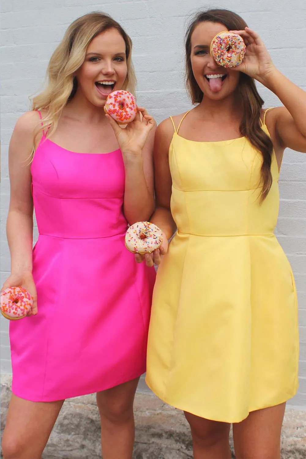 MACloth Spaghetti Straps Scoop Neck Mini Prom Homecoming Dress Yellow Cocktail Party Dress