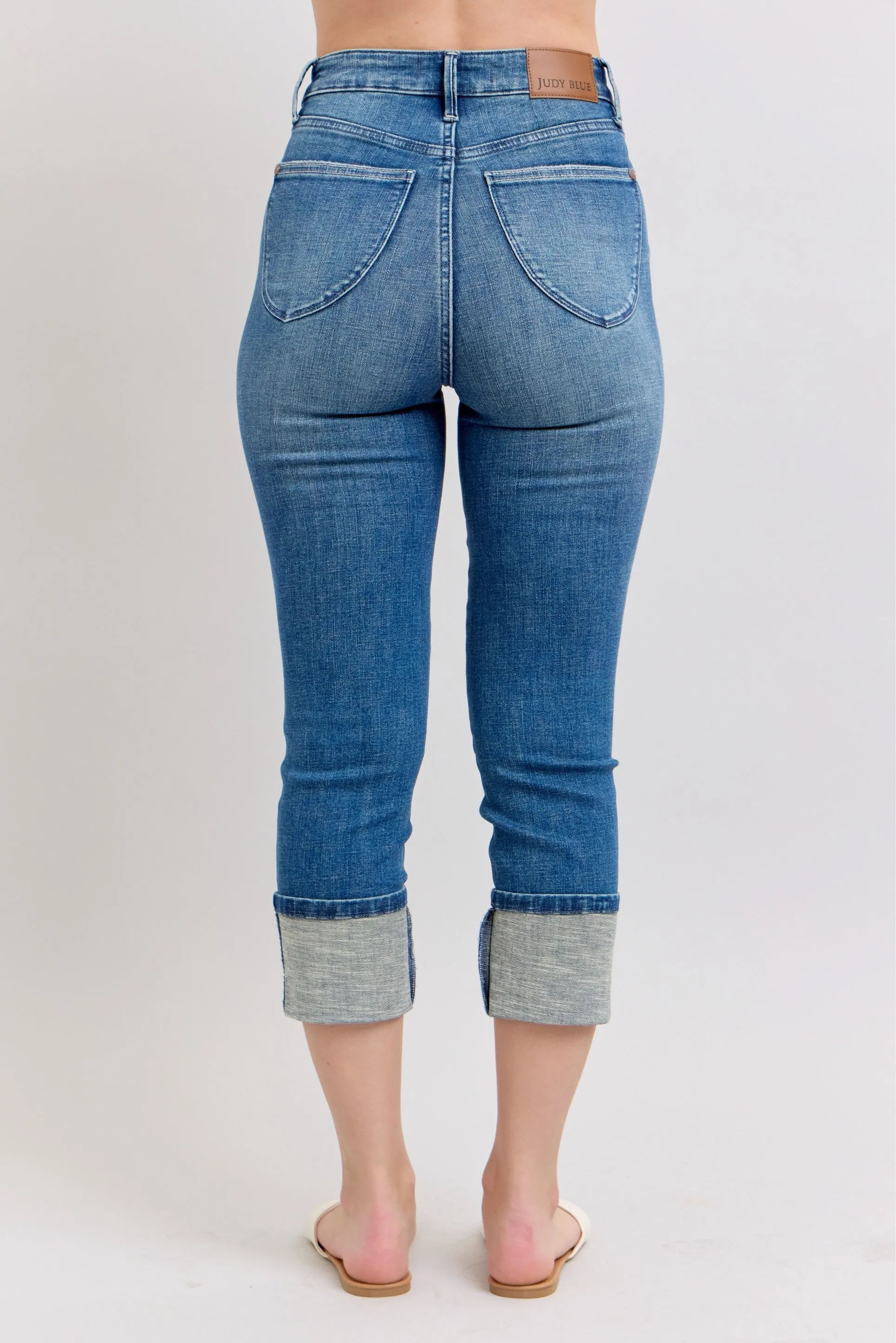 Medium High Waist Tummy Control Back Shield Pockets Cuffed Judy Blue Capris 2/26/25 9649