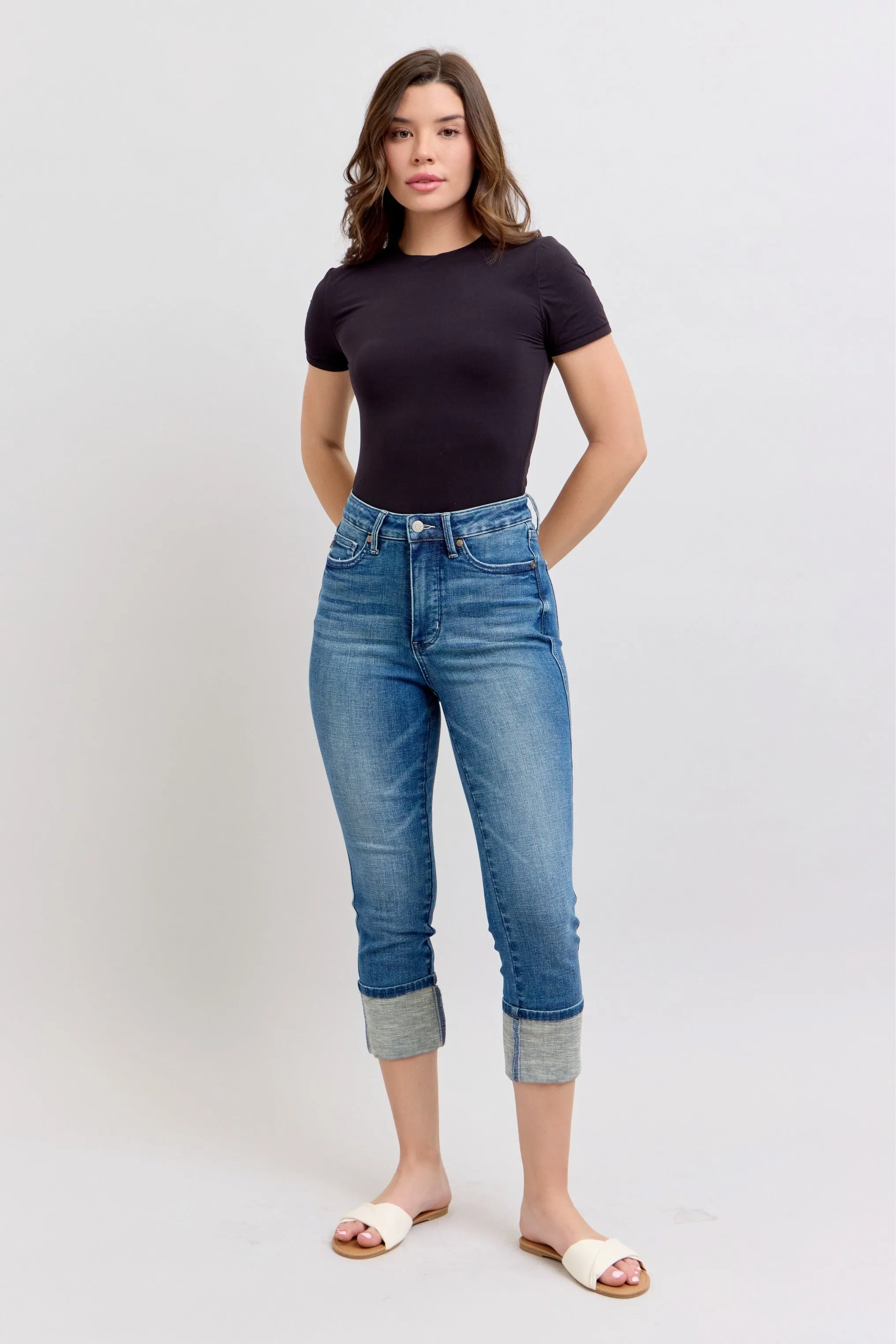 Medium High Waist Tummy Control Back Shield Pockets Cuffed Judy Blue Capris 2/26/25 9649