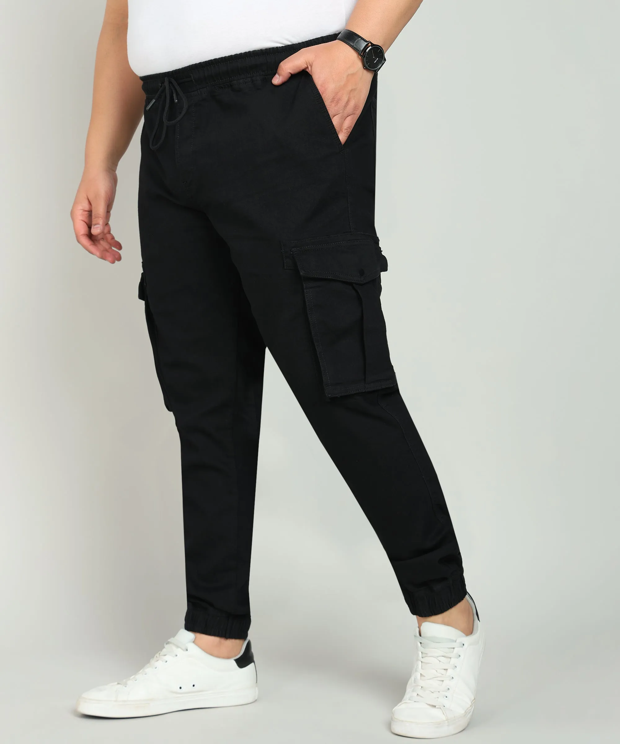 Men Black Regular Fit Solid Cargo Jogger Jeans