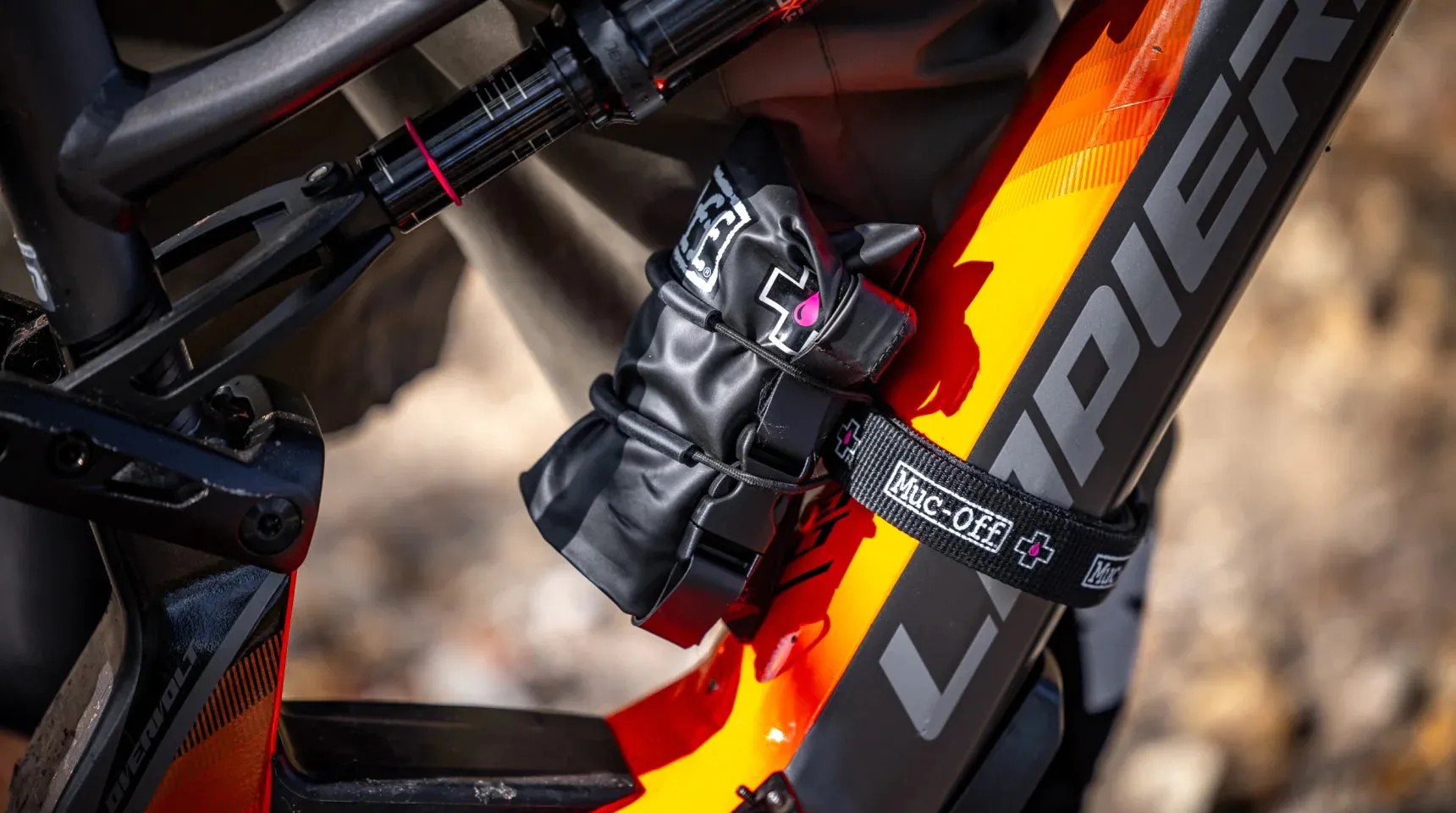Muc-Off Utility Frame Strap & Waterproof Cargo Bag Bundle