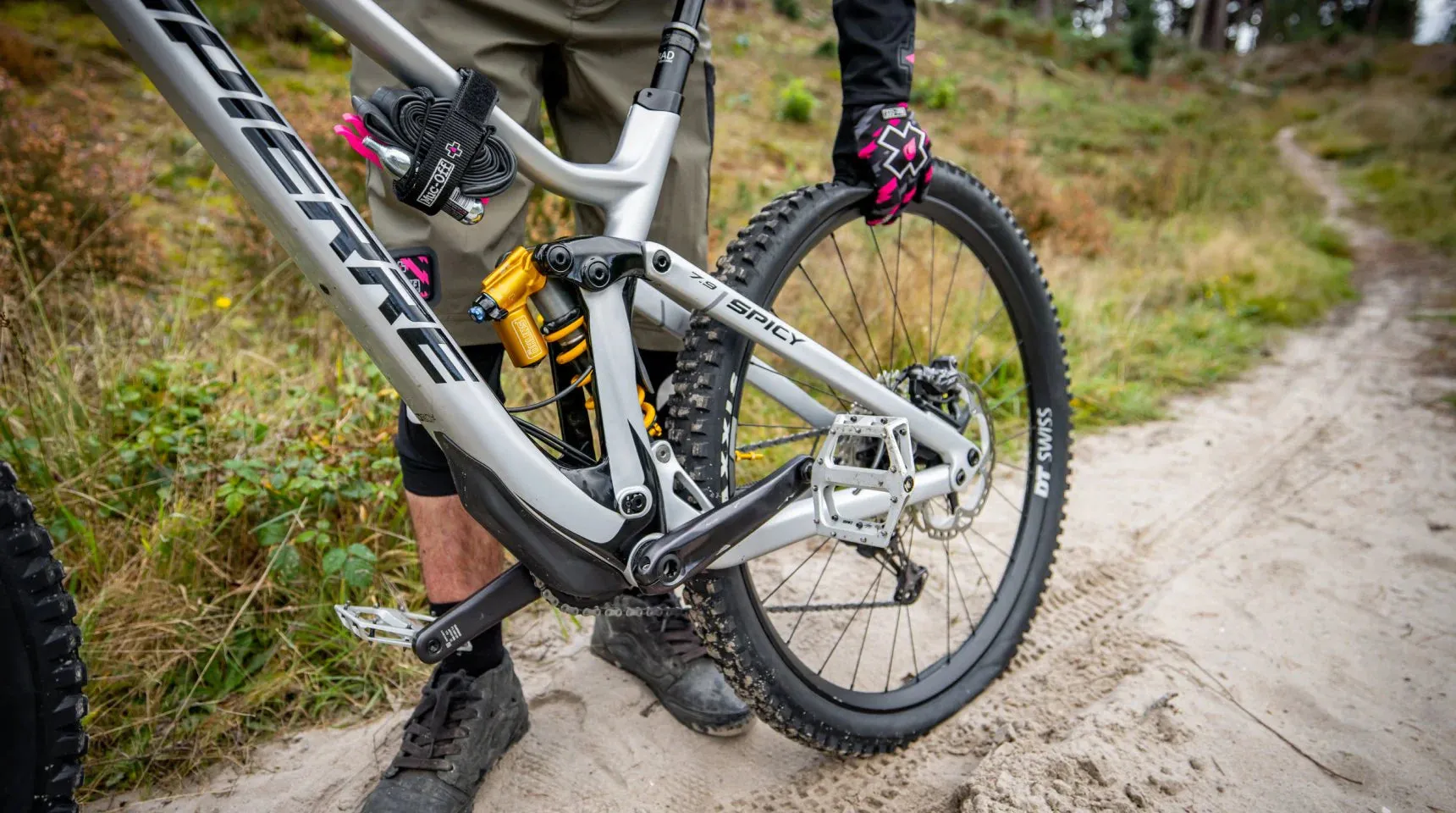 Muc-Off Utility Frame Strap & Waterproof Cargo Bag Bundle