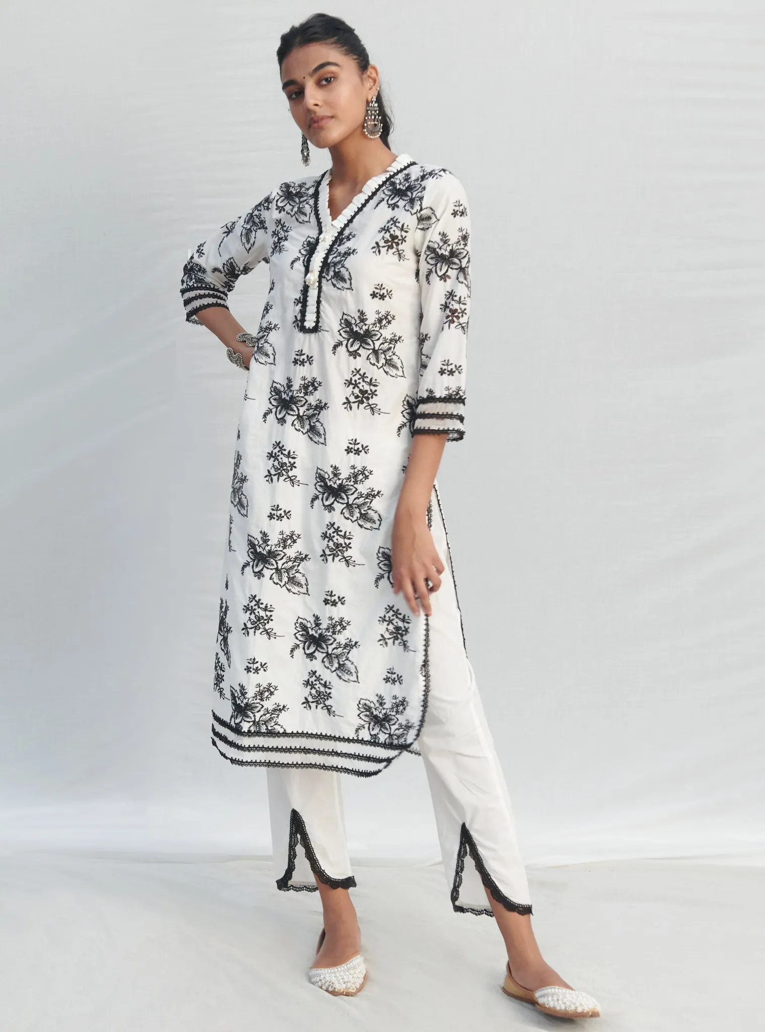 Mulmul Cotton Verlem White Kurta With Mulmul Cotton Savri White Pant