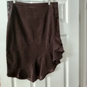 NWT Sisley ITALY corduroy brown flounce skirt size 44. MED.