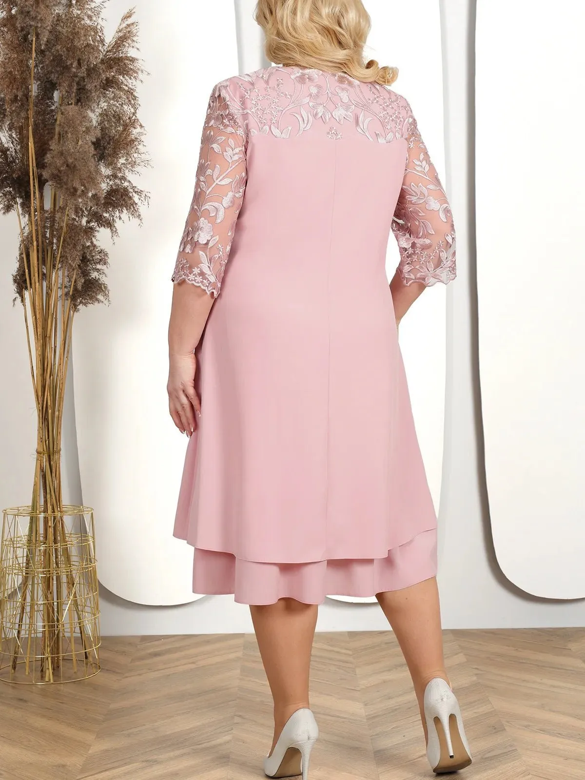 Plus Size Layered A-Line Dress with Floral Lace Sleeves Embroidered Chiffon Elegant Evening Party Prom Dress