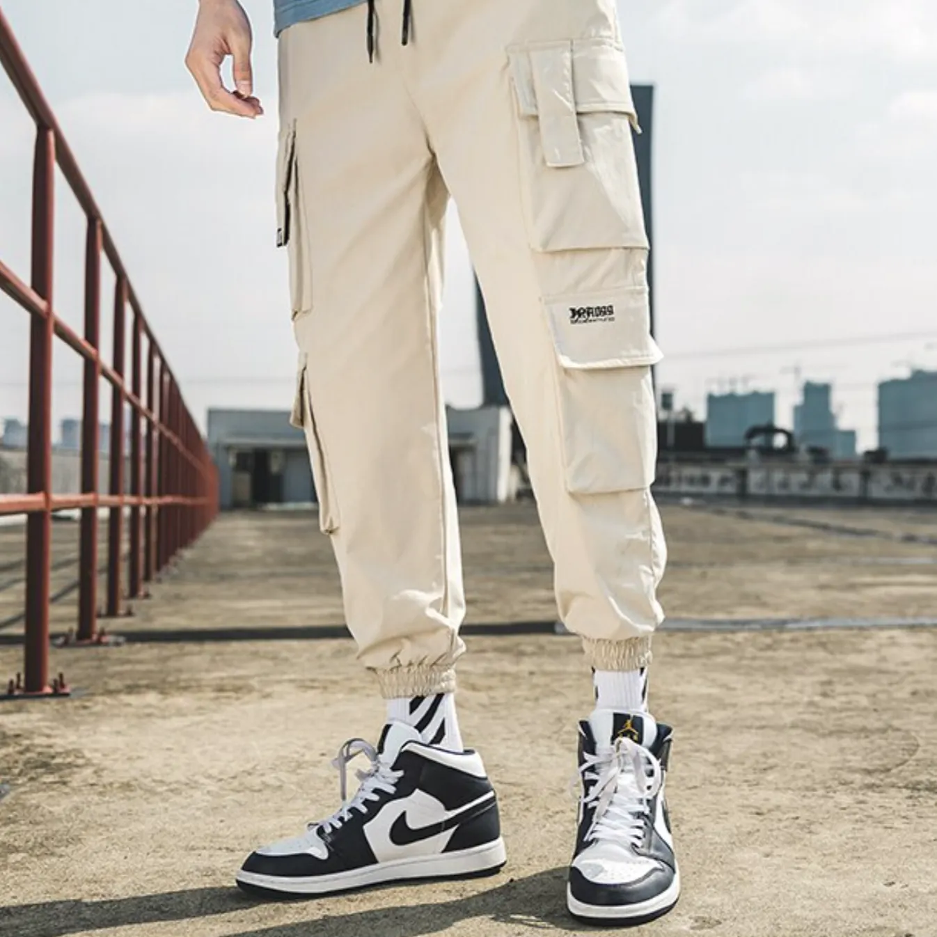 "CGO" Pantalon Cargo Beige à poches Streetwear - URB1™