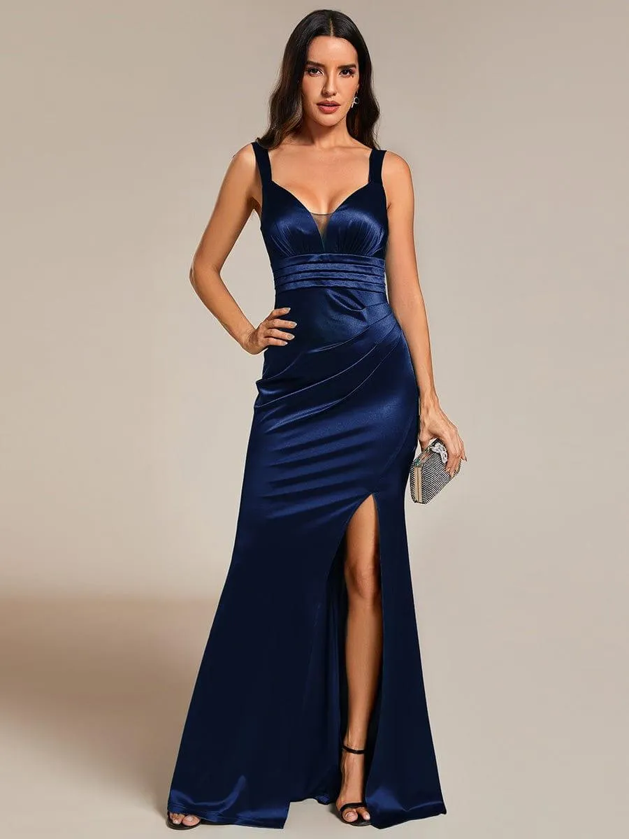 Robe de soirée plissée en satin à fente haute et col en V à bretelles spaghetti