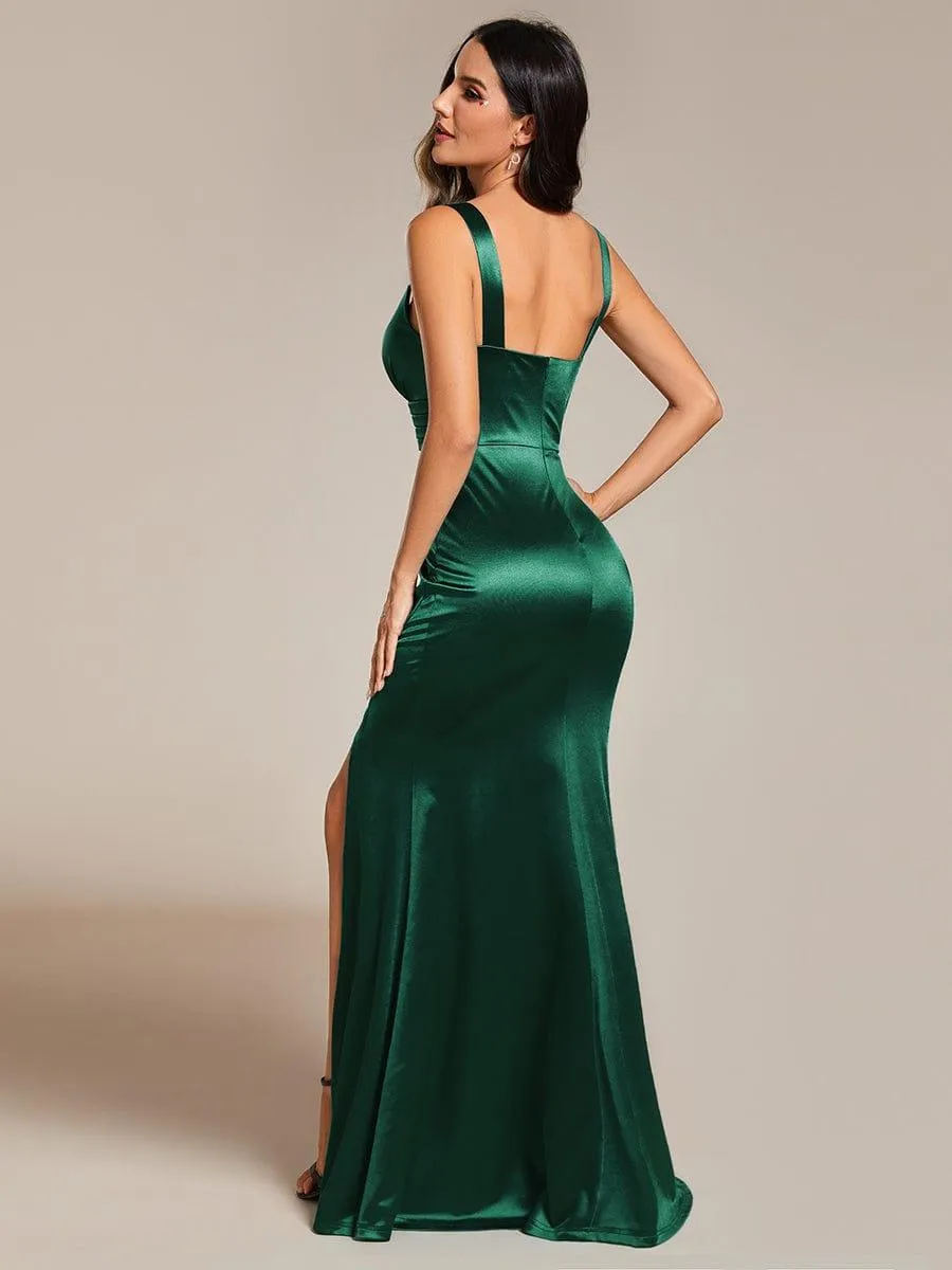 Robe de soirée plissée en satin à fente haute et col en V à bretelles spaghetti