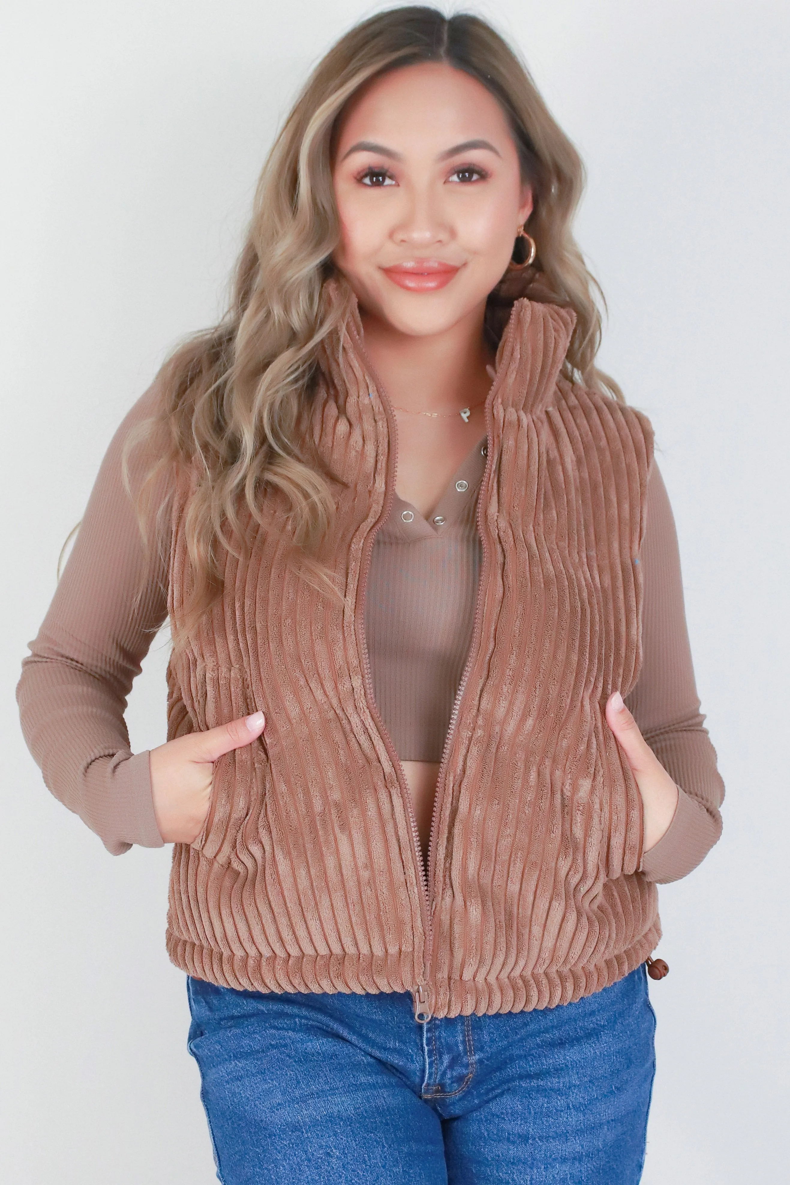 SLEEVELESS CORDUROY VEST