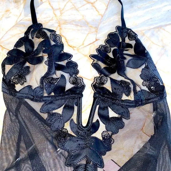 VICTORIA’S SECRET Embroidered V-Wire Teddy XS Black Floral Halter Bodysuit New