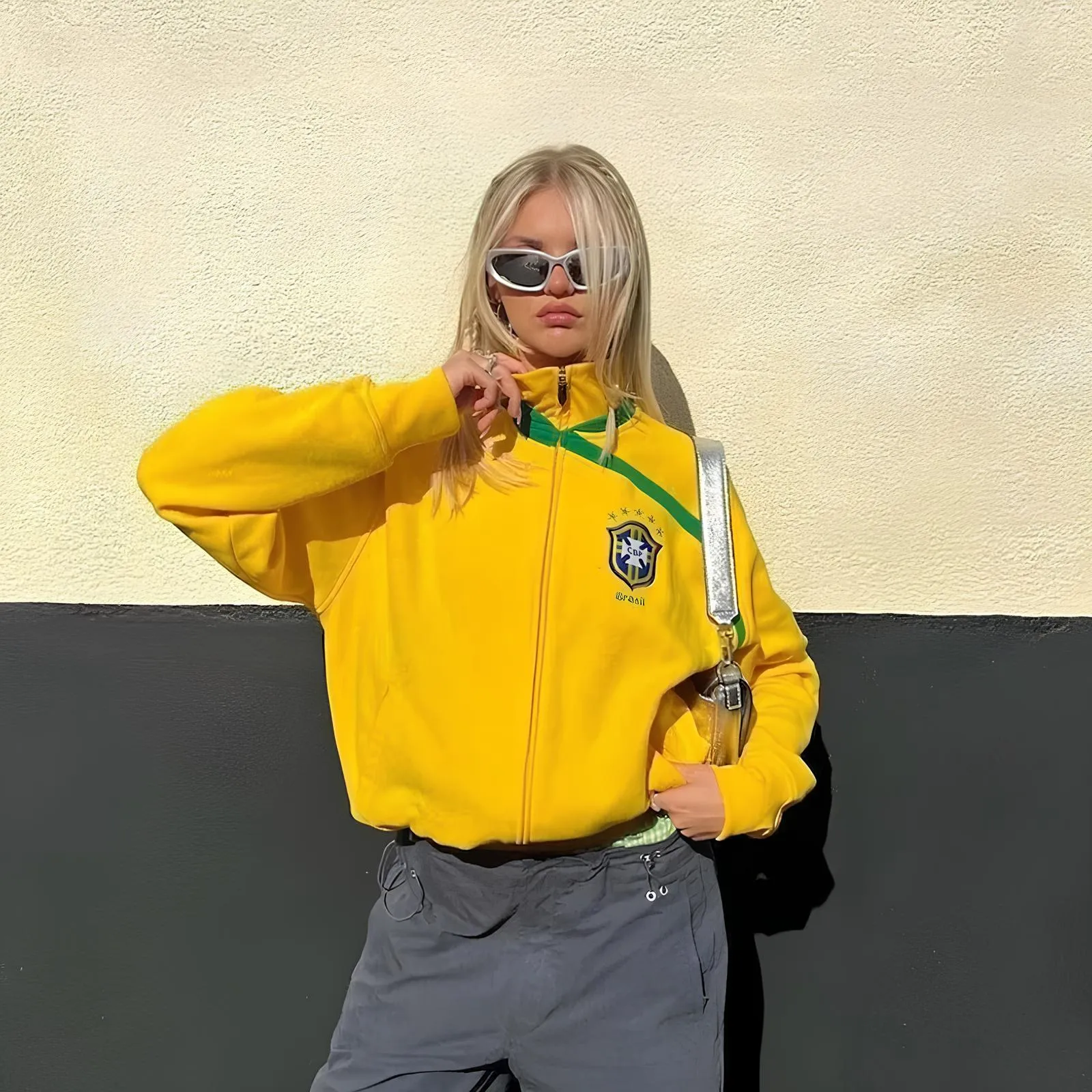 Vintage Embroidered Zip-Up Hoodie – Cozy & Stylish Winter Essential
