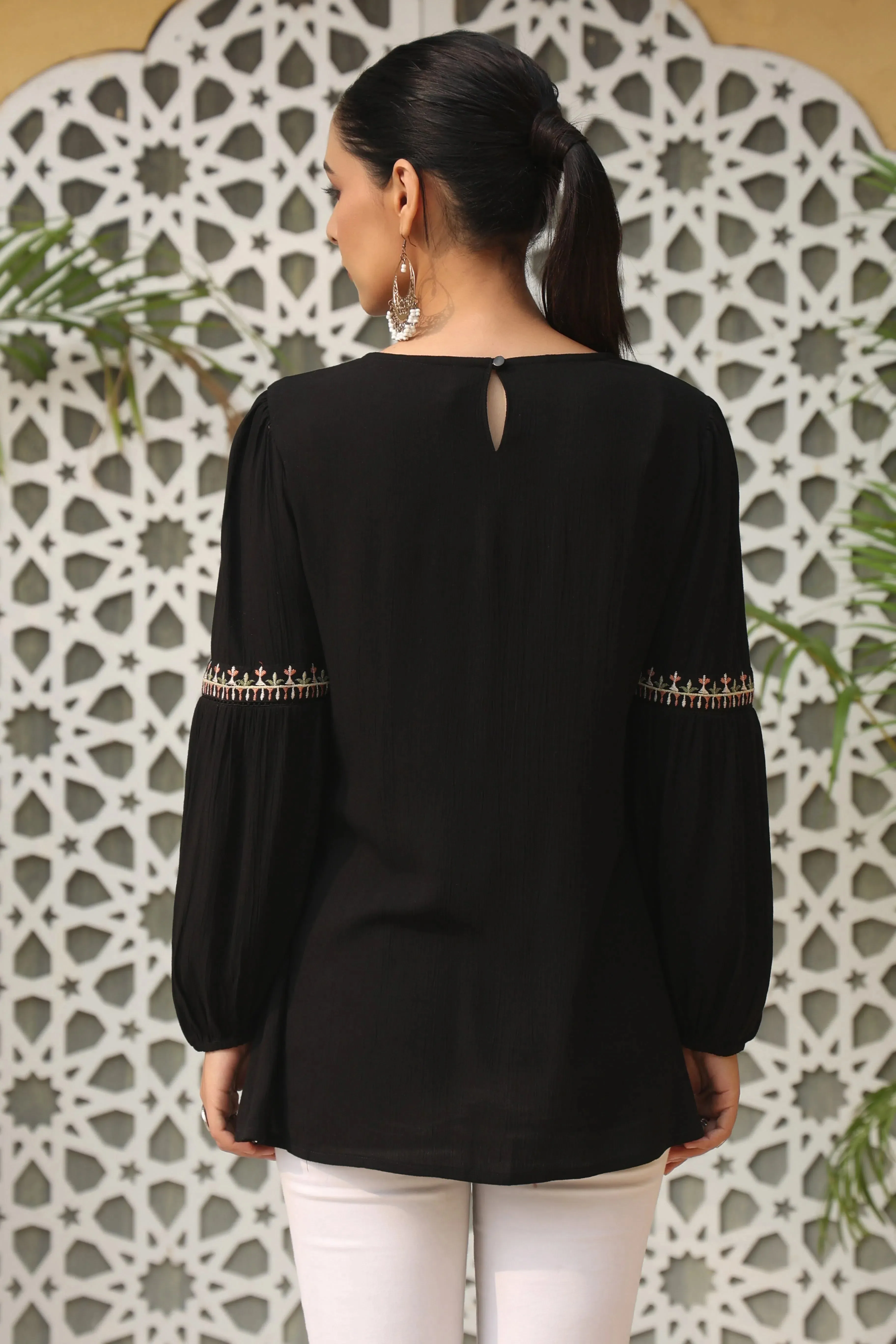 Women'S Black Rayon Crepe Solid With Embroidery Straight Tunic