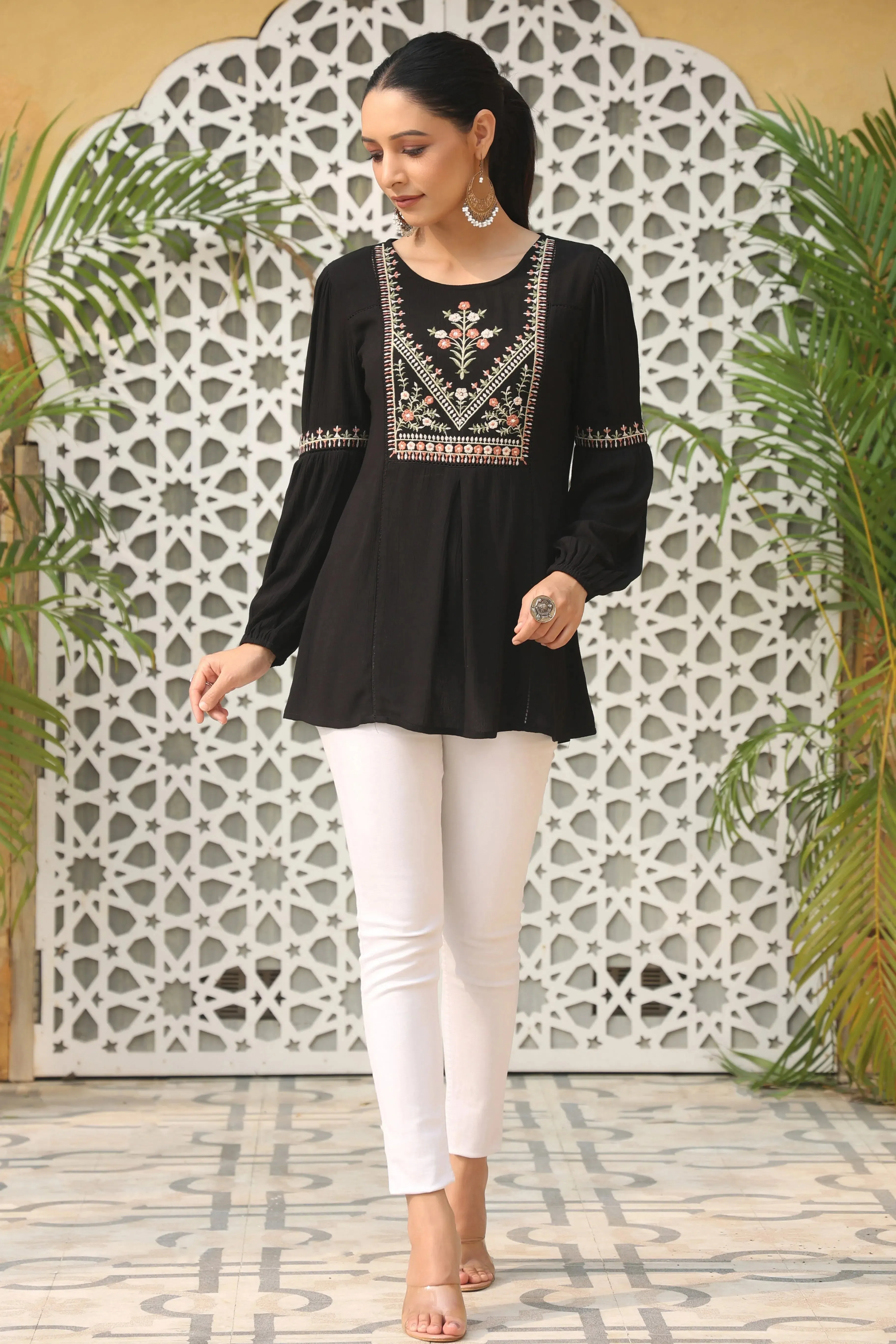 Women'S Black Rayon Crepe Solid With Embroidery Straight Tunic