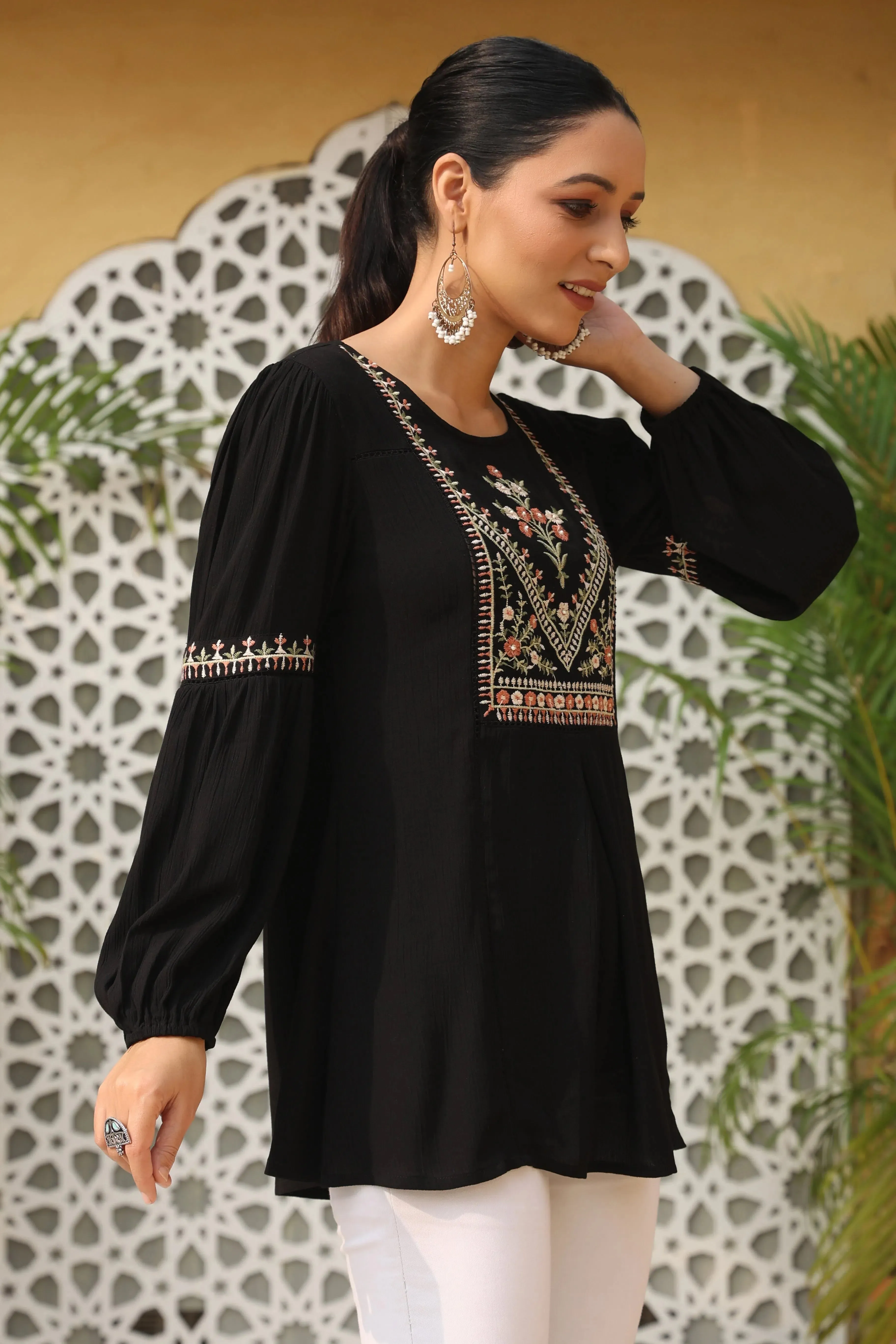 Women'S Black Rayon Crepe Solid With Embroidery Straight Tunic