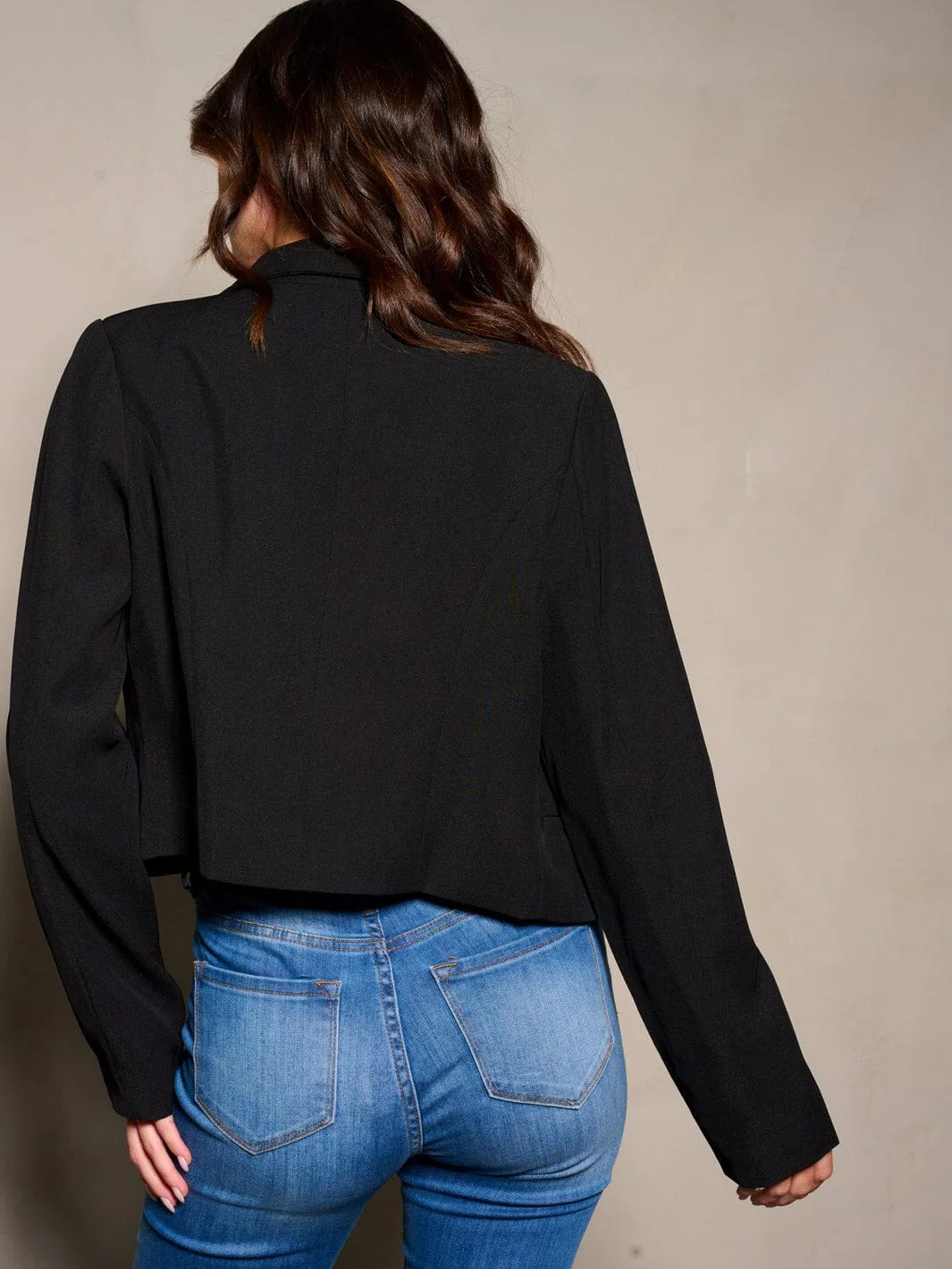 WOMEN'S LONG SLEEVE BUTTON CLOSURE CROP BLAZER