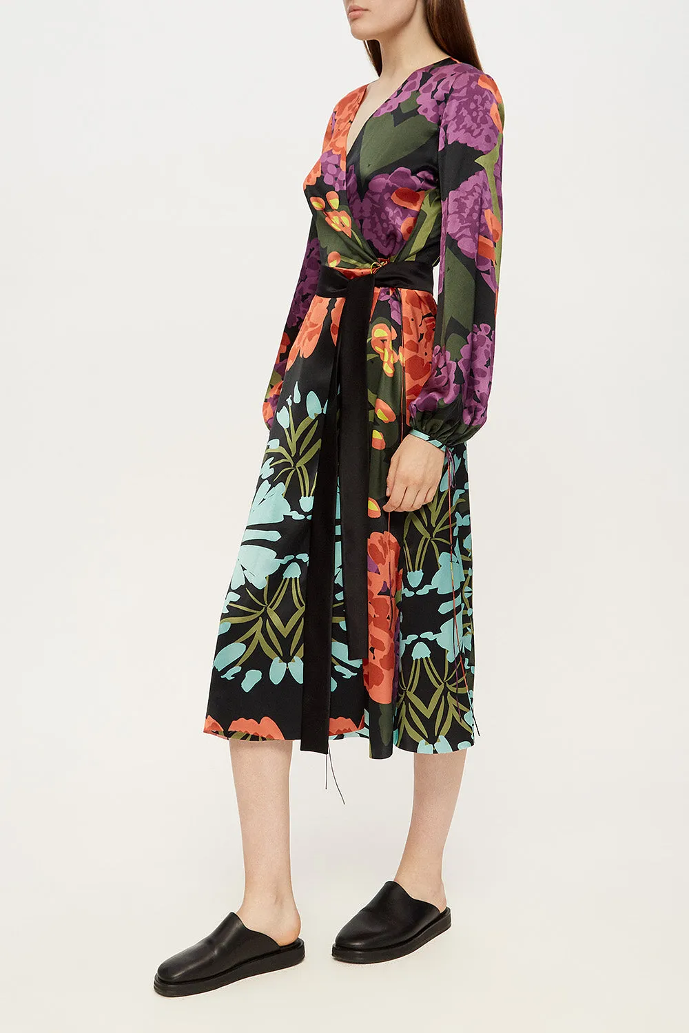 Wrap silk dress in Floral Black